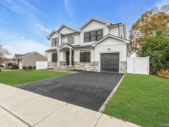 7 Sheridan Street, Old Bethpage NY 11804