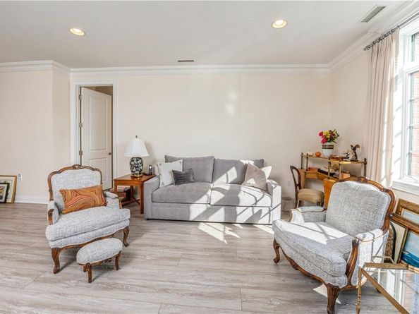 1 Christie Place 205E, Scarsdale NY 10583