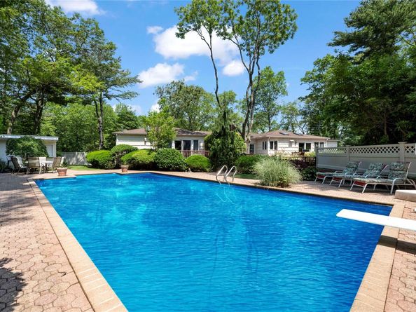14 Durham Drive, Dix Hills NY 11746