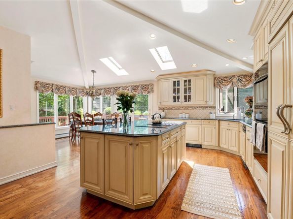 14 Durham Drive, Dix Hills NY 11746