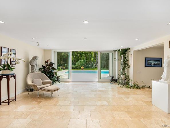 2222 Noyack Road, Sag Harbor NY 11963