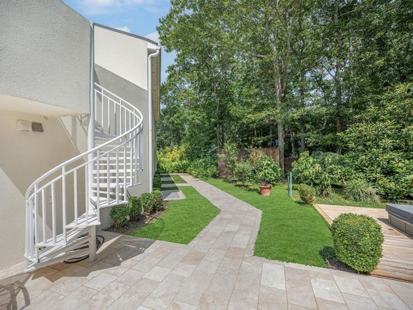 2222 Noyack Road, Sag Harbor NY 11963