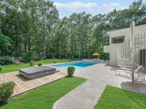 2222 Noyack Road, Sag Harbor NY 11963