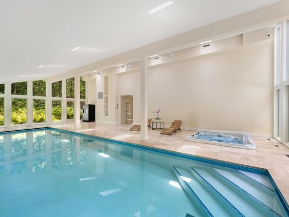 2222 Noyack Road, Sag Harbor NY 11963