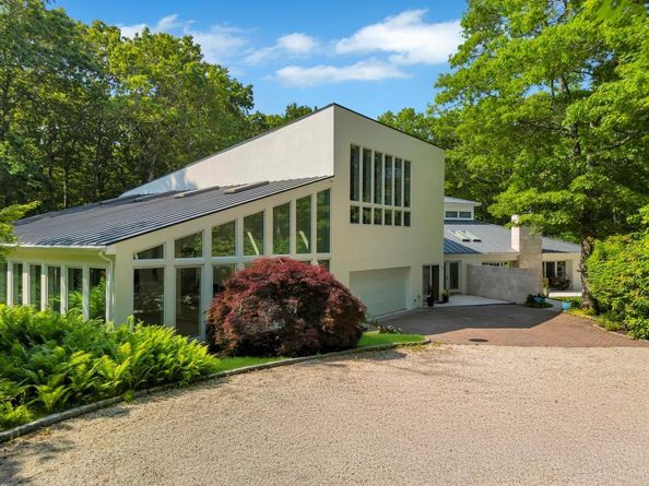 2222 Noyack Road, Sag Harbor NY 11963