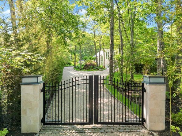 2222 Noyack Road, Sag Harbor NY 11963