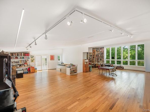 2222 Noyack Road, Sag Harbor NY 11963