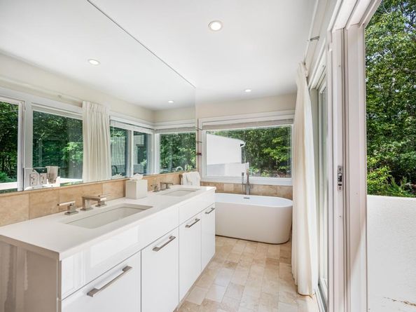 2222 Noyack Road, Sag Harbor NY 11963