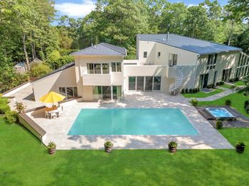 2222 Noyack Road