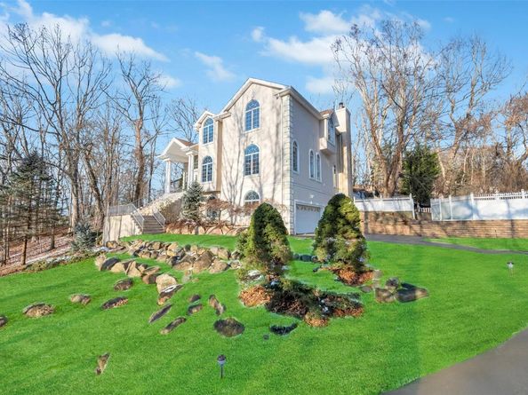 141 Shore Road, Mount Sinai NY 11766