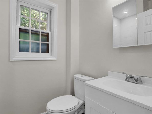 10 Valentine Street, Glen Cove NY 11542