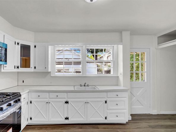 10 Valentine Street, Glen Cove NY 11542