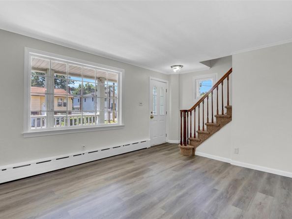 10 Valentine Street, Glen Cove NY 11542