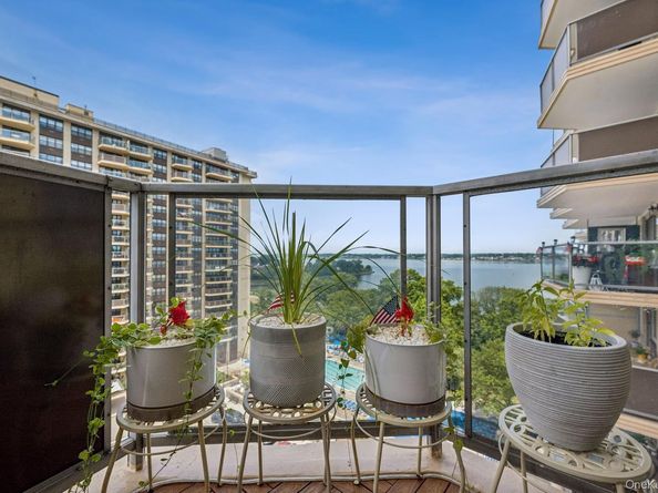 18-15 215th Street 9J, Bayside NY 11360