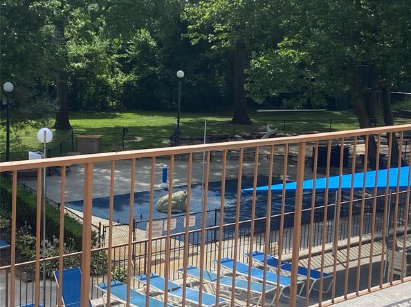 18-15 215th Street 9J, Bayside NY 11360