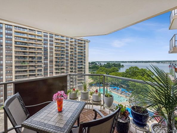 18-15 215th Street 9J, Bayside NY 11360