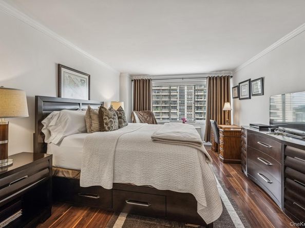 18-15 215th Street 9J, Bayside NY 11360