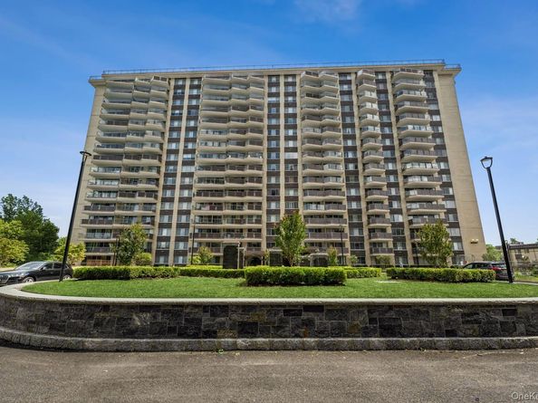 18-15 215th Street 9J, Bayside NY 11360