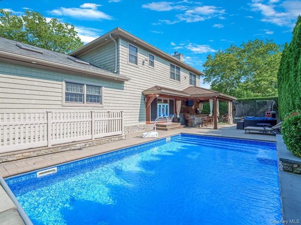 942 Putnam Avenue, Merrick NY 11566