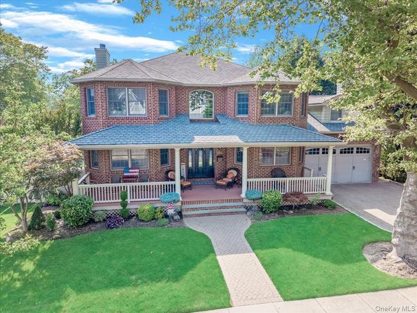 942 Putnam Avenue, Merrick NY 11566