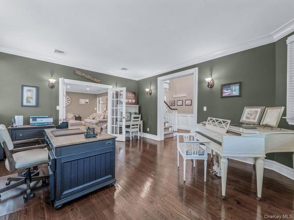 942 Putnam Avenue, Merrick NY 11566