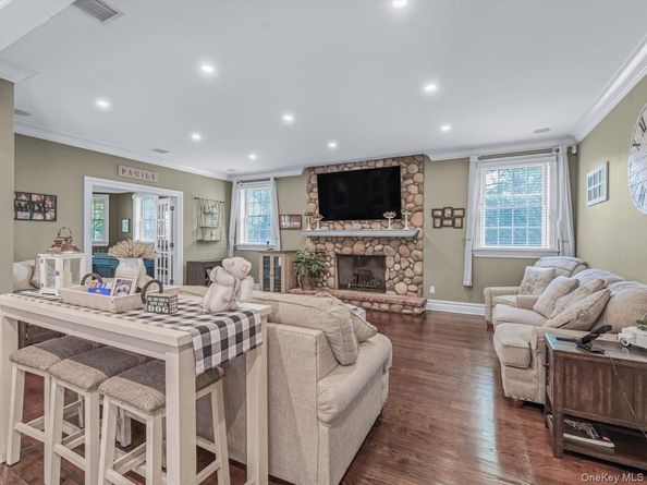 942 Putnam Avenue, Merrick NY 11566