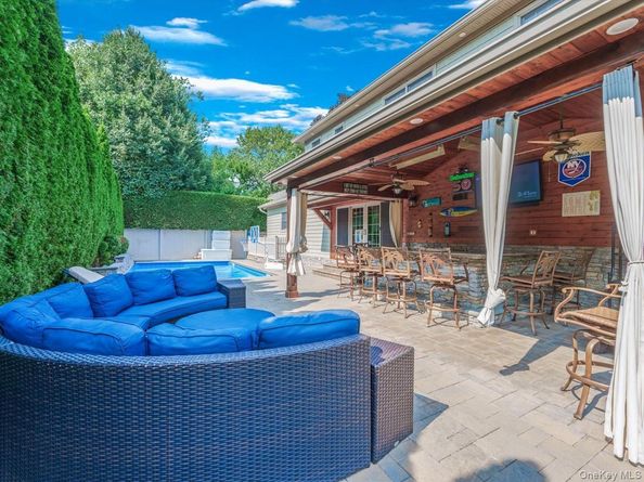 942 Putnam Avenue, Merrick NY 11566