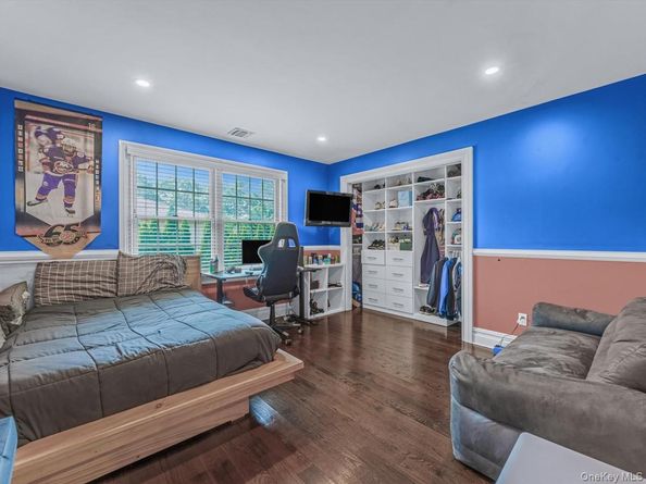 942 Putnam Avenue, Merrick NY 11566