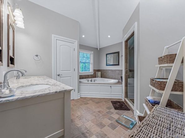 942 Putnam Avenue, Merrick NY 11566