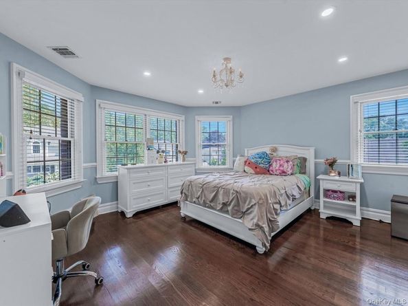 942 Putnam Avenue, Merrick NY 11566
