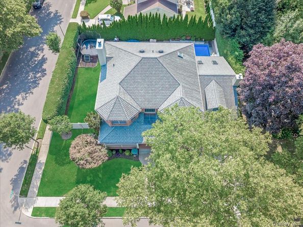 942 Putnam Avenue, Merrick NY 11566