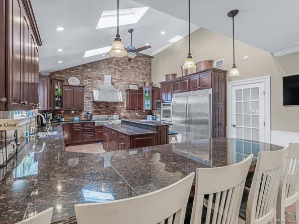 942 Putnam Avenue, Merrick NY 11566