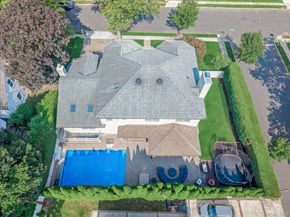 942 Putnam Avenue, Merrick NY 11566