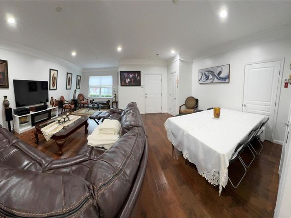 59 Wexford Lane, Oceanside NY 11572