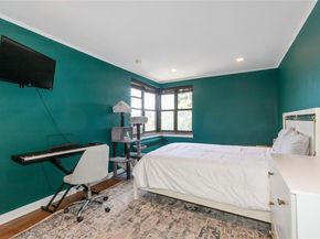 4 Townhouse Place 3H, Great Neck NY 11021