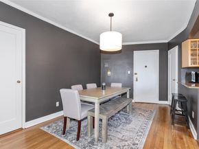 4 Townhouse Place 3H, Great Neck NY 11021
