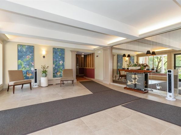 4 Townhouse Place 3H, Great Neck NY 11021