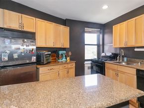 4 Townhouse Place 3H, Great Neck NY 11021