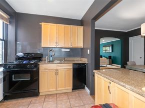 4 Townhouse Place 3H, Great Neck NY 11021