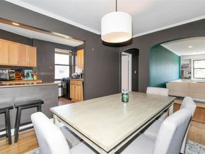 4 Townhouse Place 3H, Great Neck NY 11021