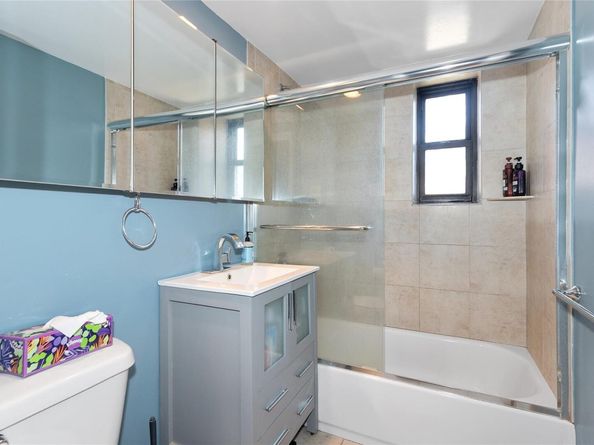 4 Townhouse Place 3H, Great Neck NY 11021