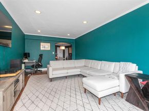 4 Townhouse Place 3H, Great Neck NY 11021