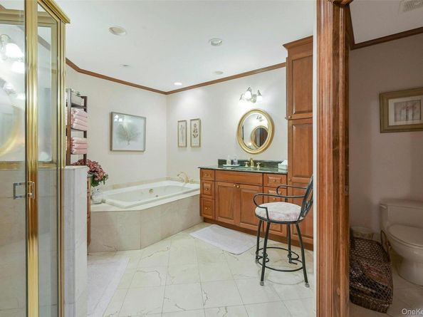 3 Crescent Court 3, Centerport NY 11721