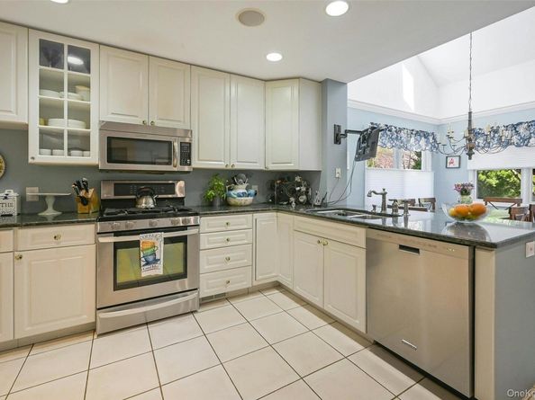 3 Crescent Court 3, Centerport NY 11721