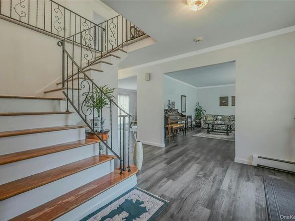 18 Long Meadow Place, South Setauket NY 11720
