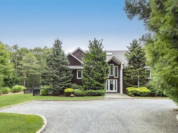 48 Douglas Court, Hampton Bays NY 11946