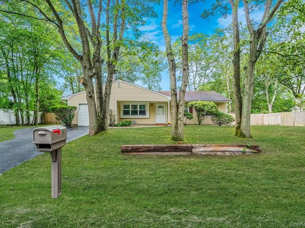 9 Fenwick Avenue, Farmingville NY 11738