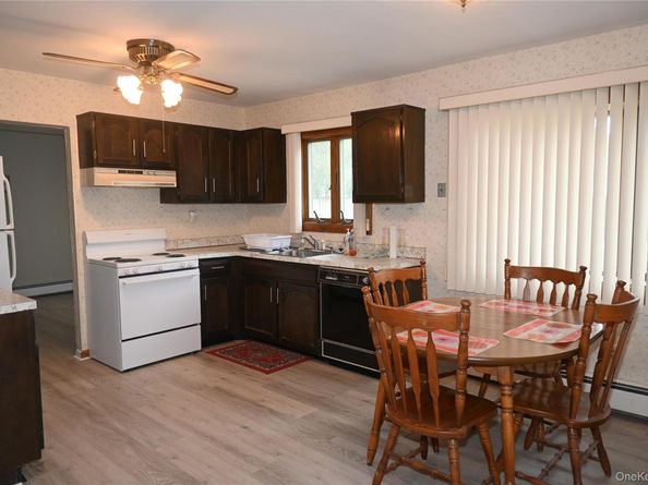 9 Fenwick Avenue, Farmingville NY 11738