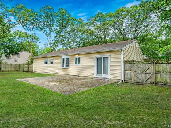 9 Fenwick Avenue, Farmingville NY 11738