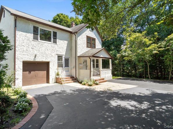 13 Potters Court, Great Neck NY 11024